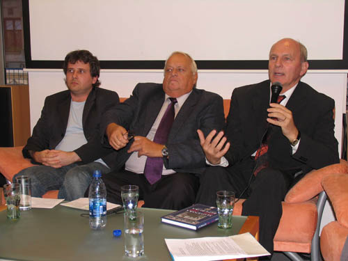 Foto: Zľava Ivan Petranský, riaditeľ vydavateľstva Perfekt Eduard Drobný, poslanec NR SR František Mikloško. Foto: zľava I. Petranský, E. Drobný, F. Mikloško.